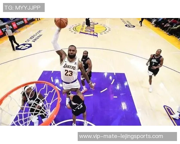 骑士与湖人对决精彩瞬间回顾及比赛亮点分析